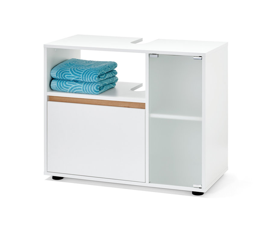 Meuble sous vasque de salle de bain blanc avec des serviettes.