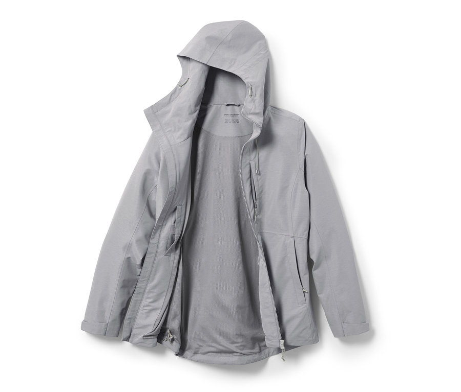 Veste d'extérieur technique grise avec capuche et fermeture éclair.