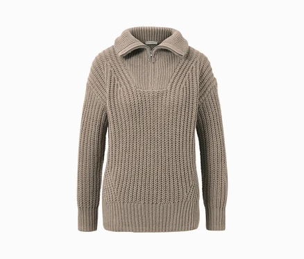 Pull camionneur en grosse maille taupe avec fermeture éclair ouverte.