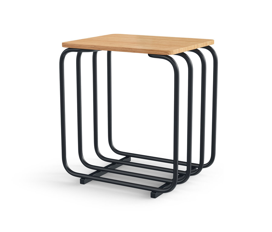Tabouret noir avec plateau en bois.