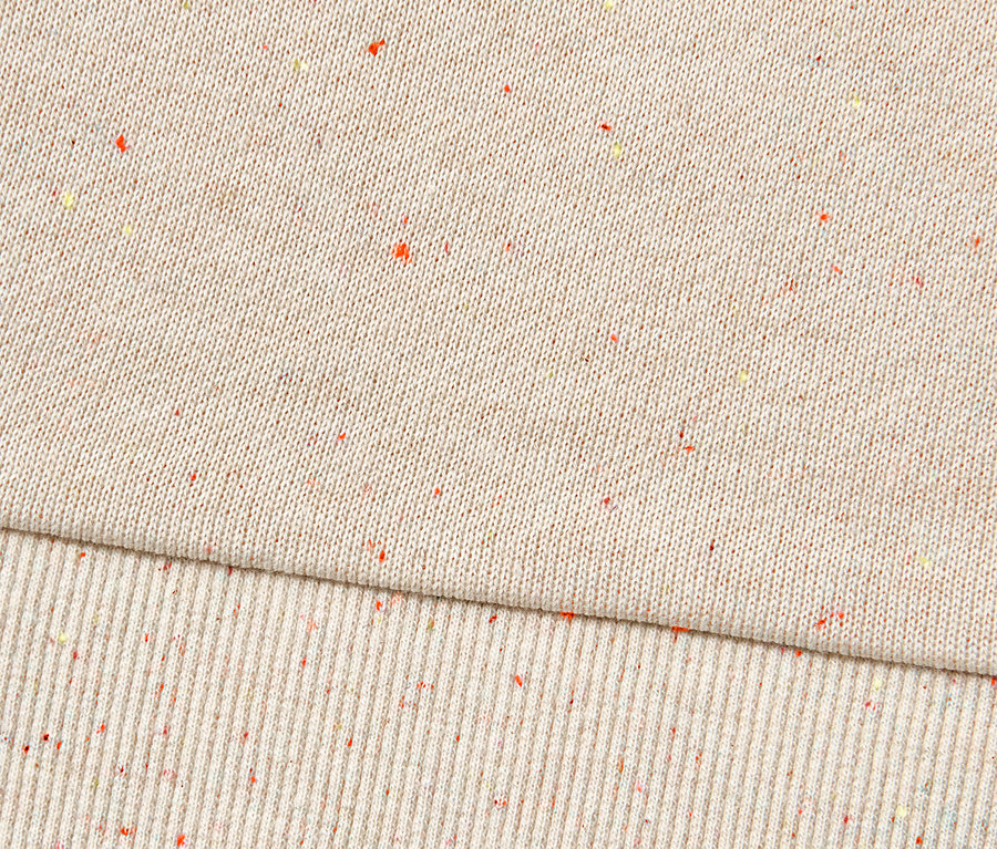 Détail d'un sweatshirt pour enfant.