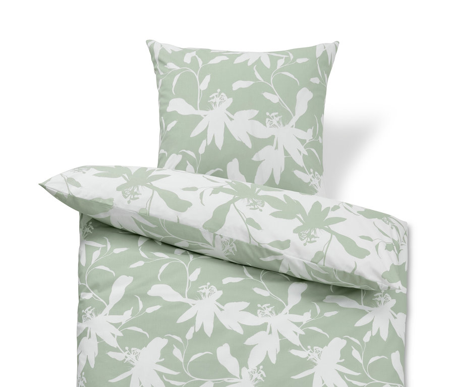 Présentation d'une parure de lit en renforcé à motif floral de taille standard.