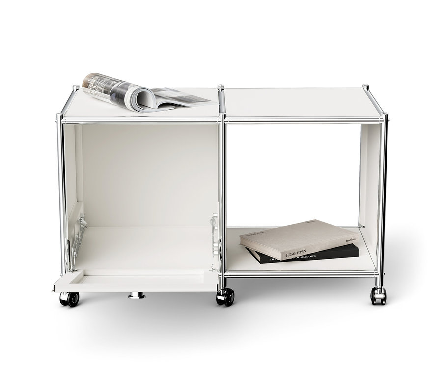 Table d’appoint métallique blanche « CN3 » avec 1 abattant, roulettes et un journal sur le dessus.
