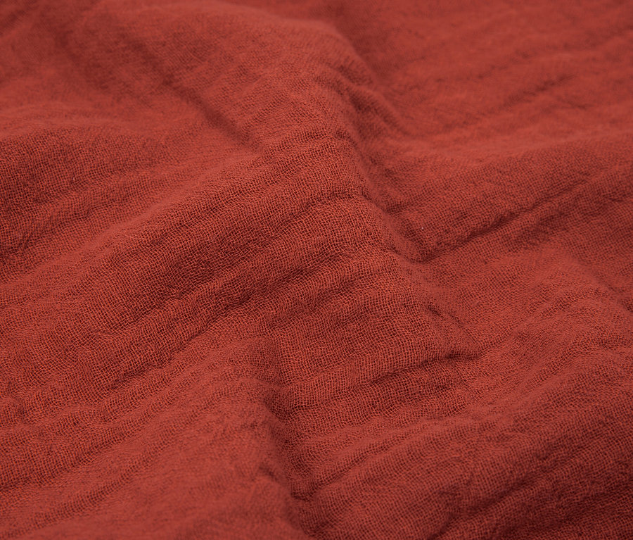 Gros plan d'une serviette de randonnée en mousseline.