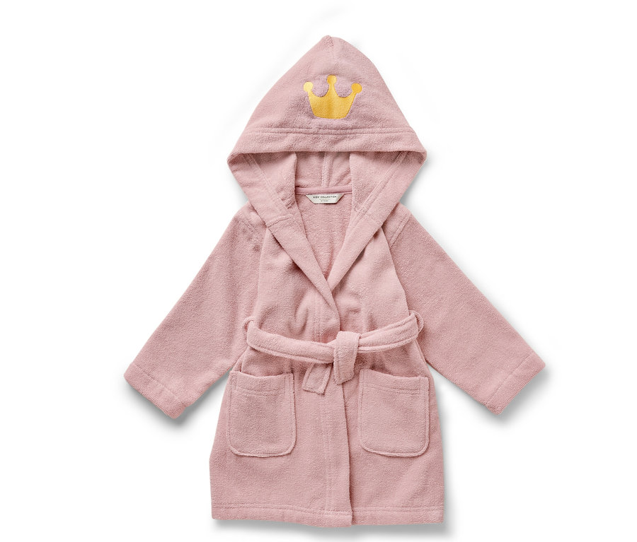 Peignoir rose pour enfant avec capuche et couronne dorée.