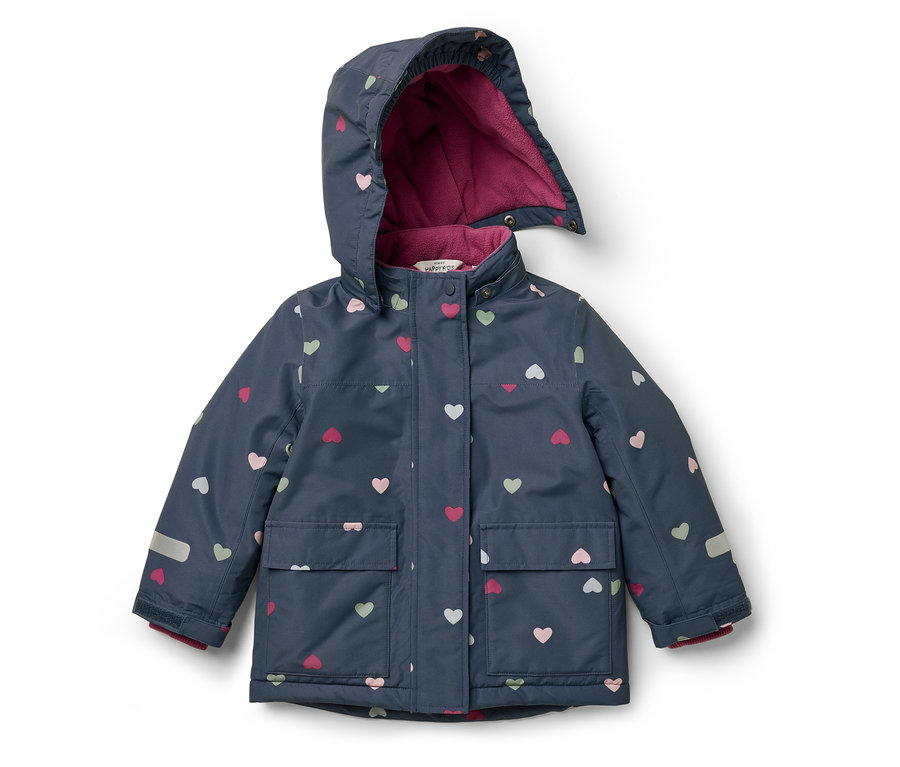 Une veste bleue à capuche avec un motif de coeurs.