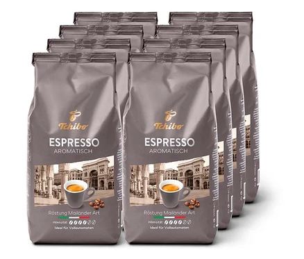 Huit paquets d'expresso aromatique en grains – 8x 1 kg, disposés en rangées.