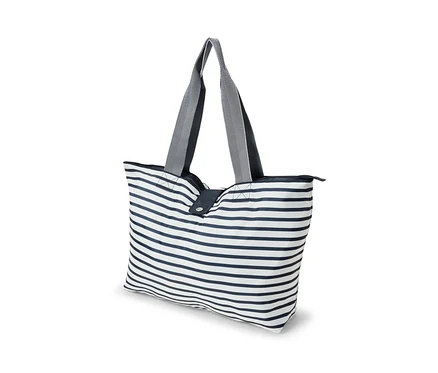 Un sac de plage pliable avec des rayures bleues et blanches et des poignées grises.