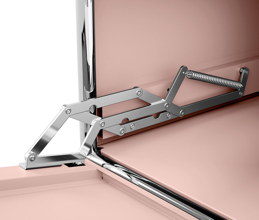 Gros plan du mécanisme d'ouverture d'une armoire rose.