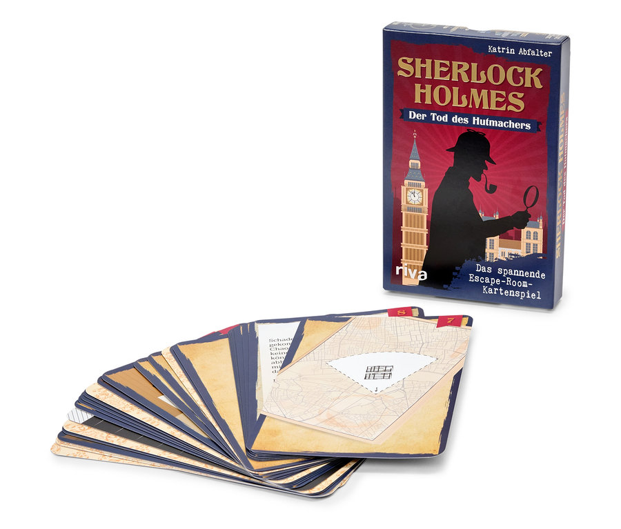 Un paquet de cartes et des cartes étalées du jeu Sherlock Holmes : La Mort du Chapelier.
