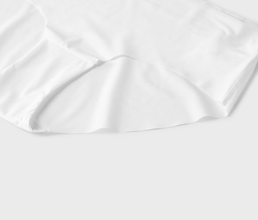 Vue détaillée d'un slip blanc.