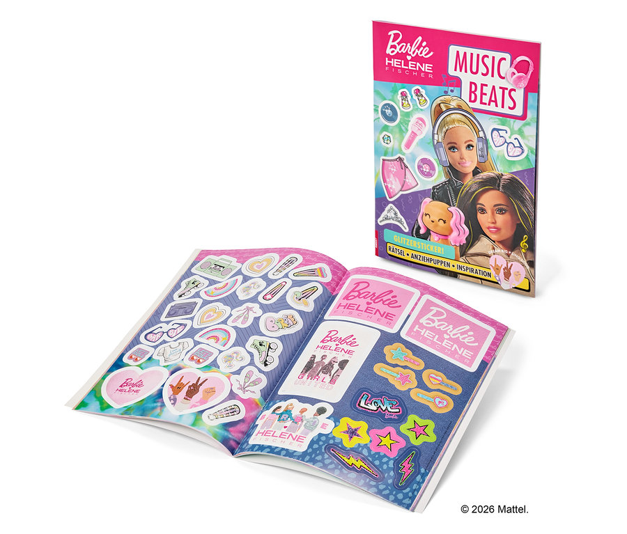 Un carnet d'autocollants Barbie Helene Fischer est ouvert, à côté d'un carnet fermé. Le carnet ouvert présente des autocollants avec des motifs tels que des cœurs et des notes de musique.