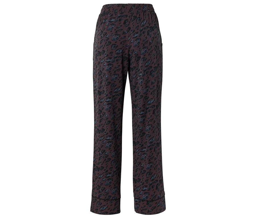 Pantalon marron foncé à motif léopard bleu-gris avec jambes larges.