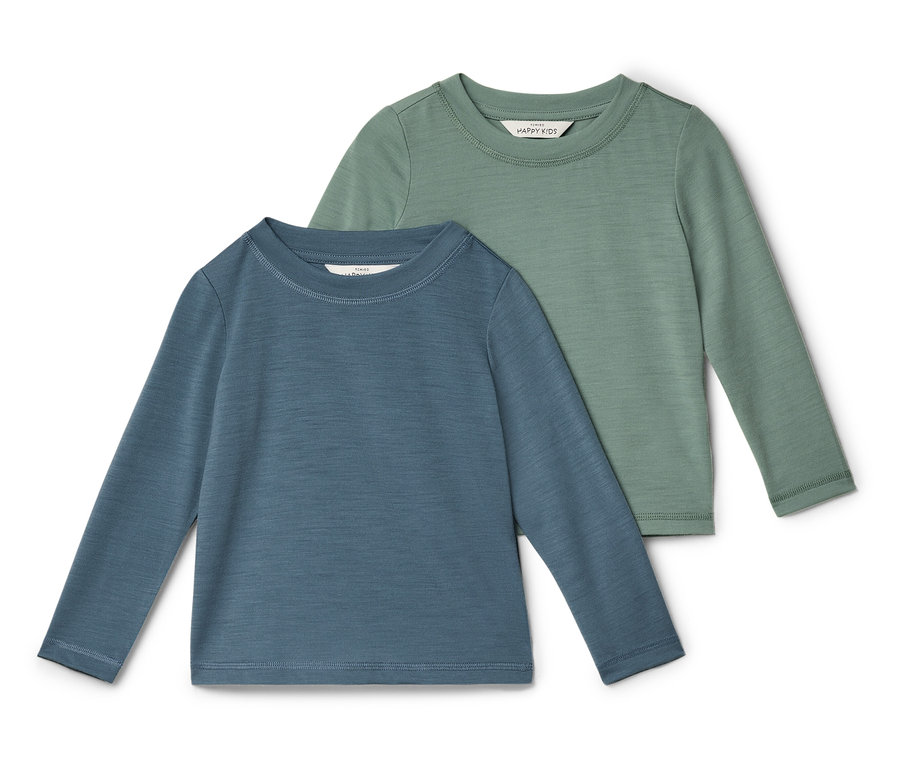 Deux t-shirts à manches longues posés à plat sur un fond blanc. L'un est un t-shirt bleu à manches longues au premier plan, l'autre est un t-shirt vert à manches longues derrière.