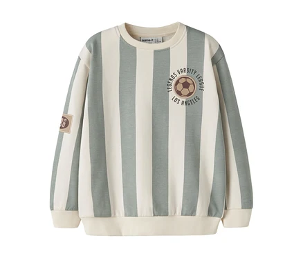 Sweat-shirt à rayures verticales vert clair et crème, avec un motif circulaire central représentant un ballon de football et le texte « LEGENDS VARSITY LEAGUE LOS ANGELES », et un écusson « 86 » sur la manche gauche.