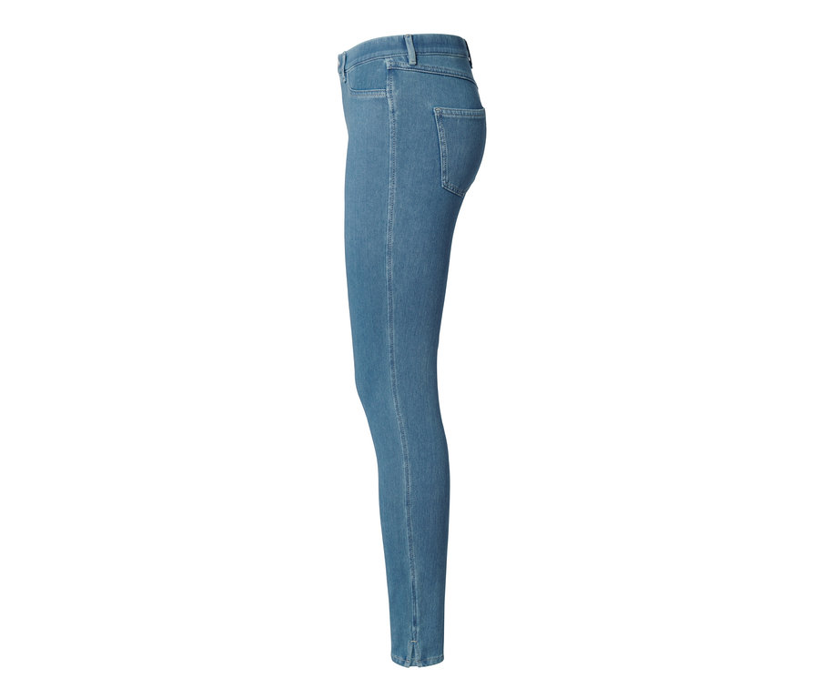 Détail d'un jegging bleu clair.