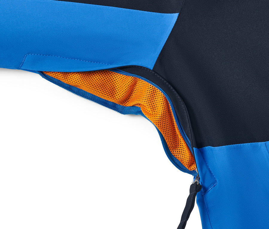 Gros plan sur une veste de ski bleue avec fermeture éclair et doublure orange.
