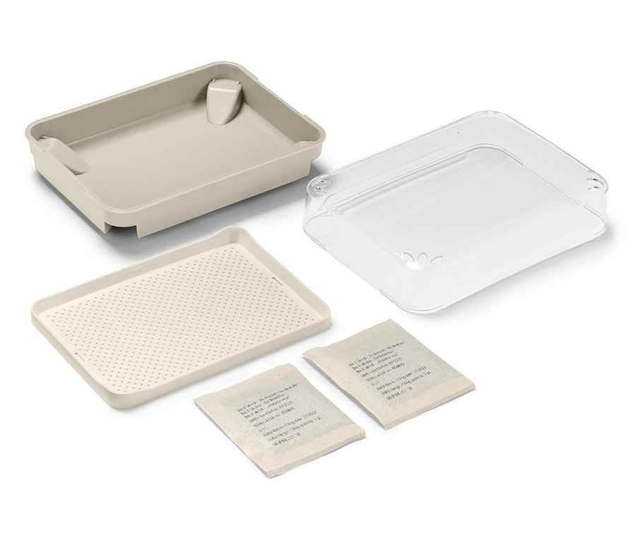 Un set pour cultiver des micro-pousses, étalé avec deux sachets de graines.