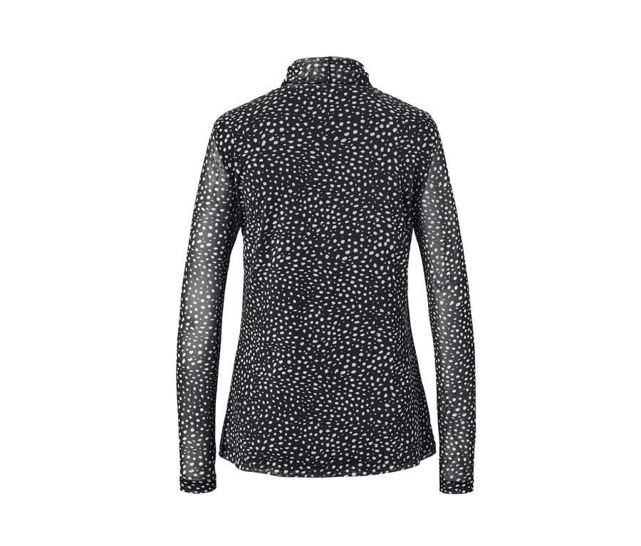 Détail d'une chemise à col roulé en mesh à pois pour femmes.