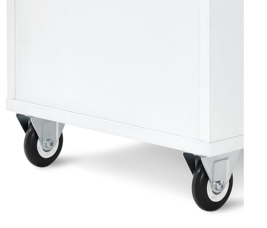 Détail d'un banc de lit blanc avec fonction coffre, monté sur roulettes noires.