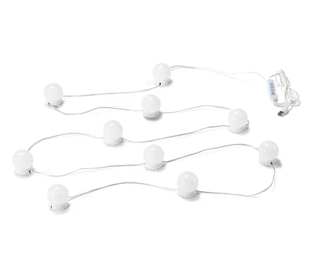 Une guirlande lumineuse USB à LED sur un fond blanc.