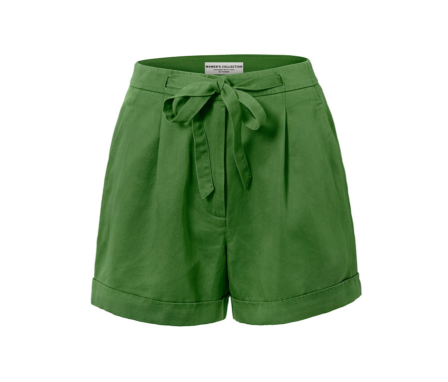 Short vert avec partie en lin et cordon à nouer à la taille.