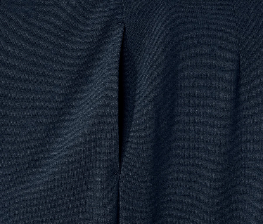 Gros plan sur un pantalon en jersey confort.