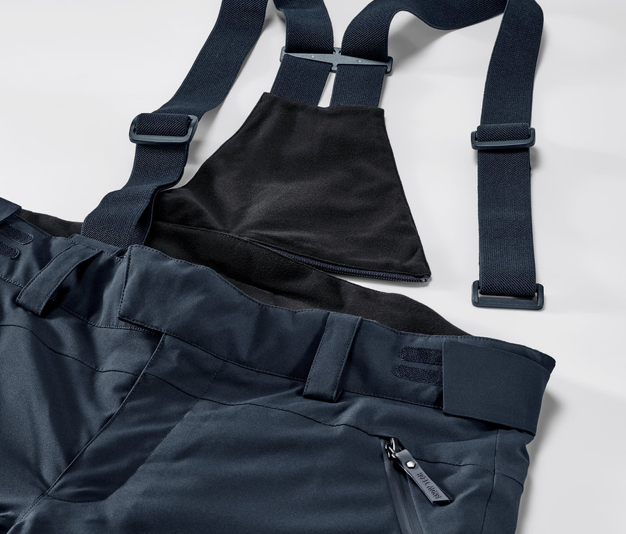 Pantalon de ski high-tech bleu avec bavette et bretelles réglables.