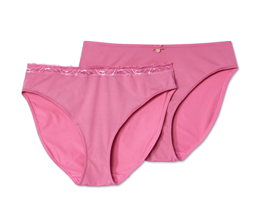 Deux slips roses.