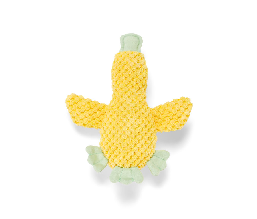 Un jouet en peluche pour chien « caneton » jaune avec des détails vert clair est allongé sur un fond blanc.