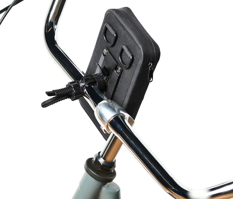 Un sac à smartphone 2 en 1 noir est fixé sur le guidon d'un vélo.