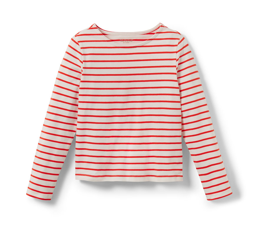 Un t-shirt cropped pour enfant avec des rayures rouges sur un fond blanc.