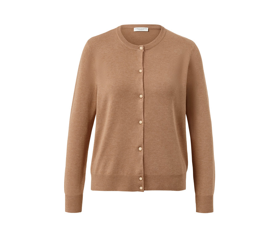 Un cardigan en maille fine marron avec des boutons.