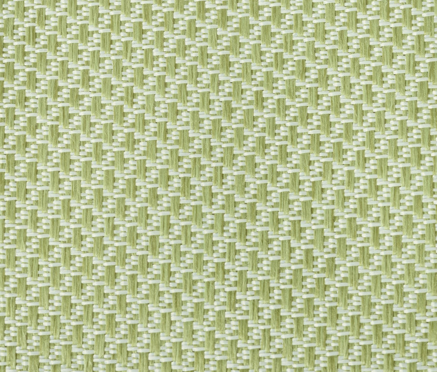 Gros plan de deux coussins d'extérieur texturés en vert et blanc.
