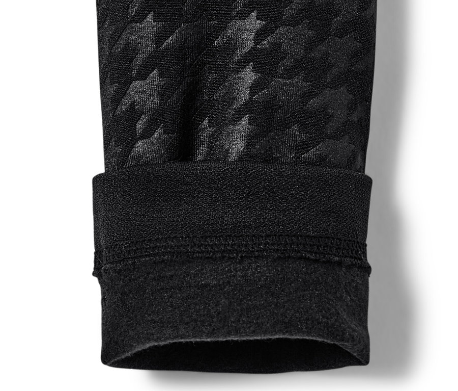 Détail d'un legging thermique avec relief.