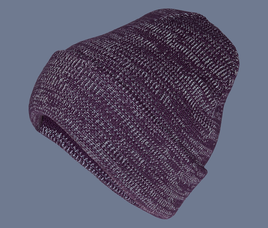 Un bonnet tricoté violet avec des mouchetures blanches sur un fond gris.