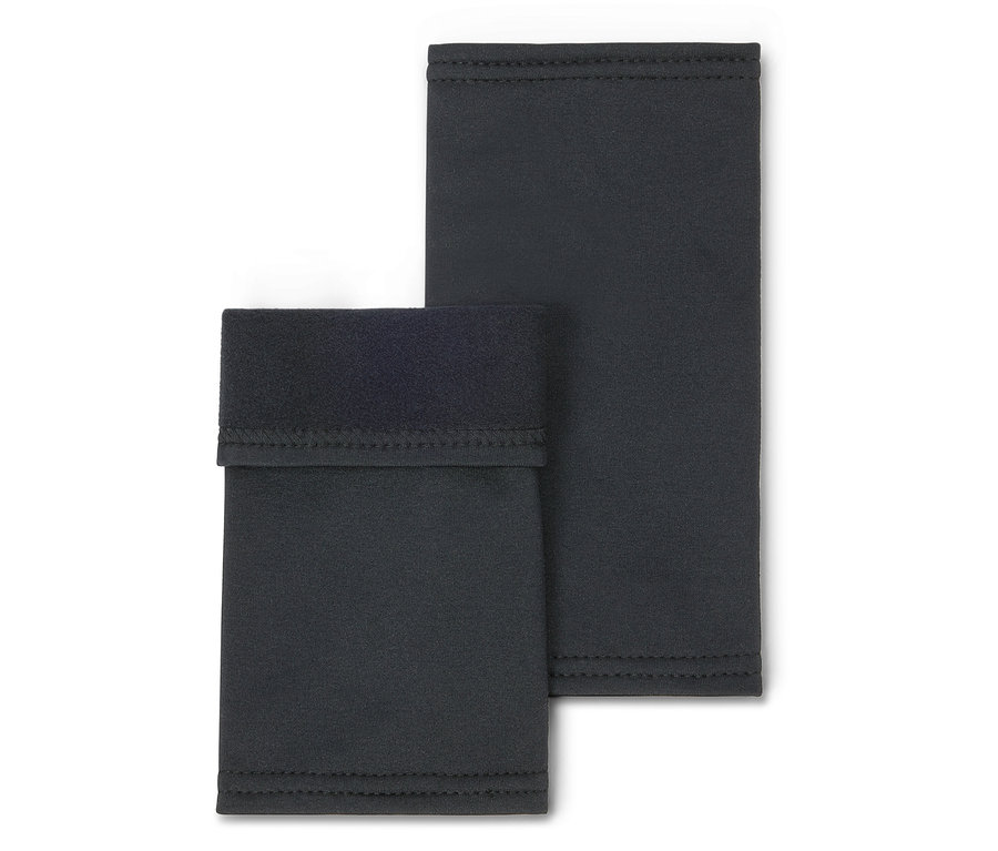 Deux manchettes noires posées sur un fond blanc.