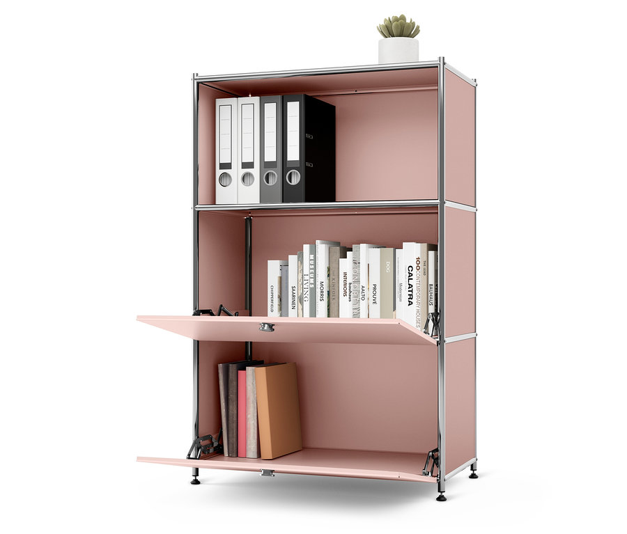 Étagère modulaire rose avec des livres, des classeurs et une plante en pot sur le dessus.