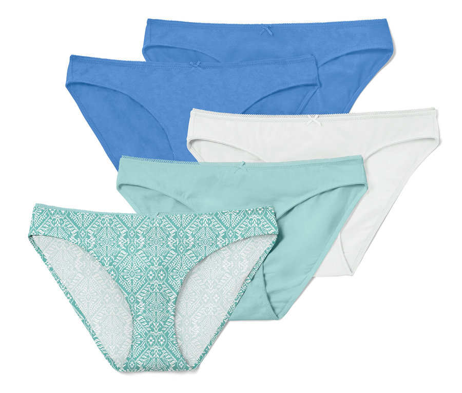 Cinq slips multicolores sont disposés.