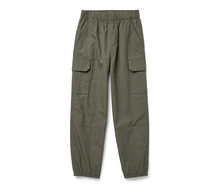 Pantalon cargo pour enfant de couleur vert olive.