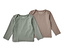 Deux t-shirts à manches longues pour bébé avec structure côtelée, vert clair et beige, sont placés l'un à côté de l'autre.