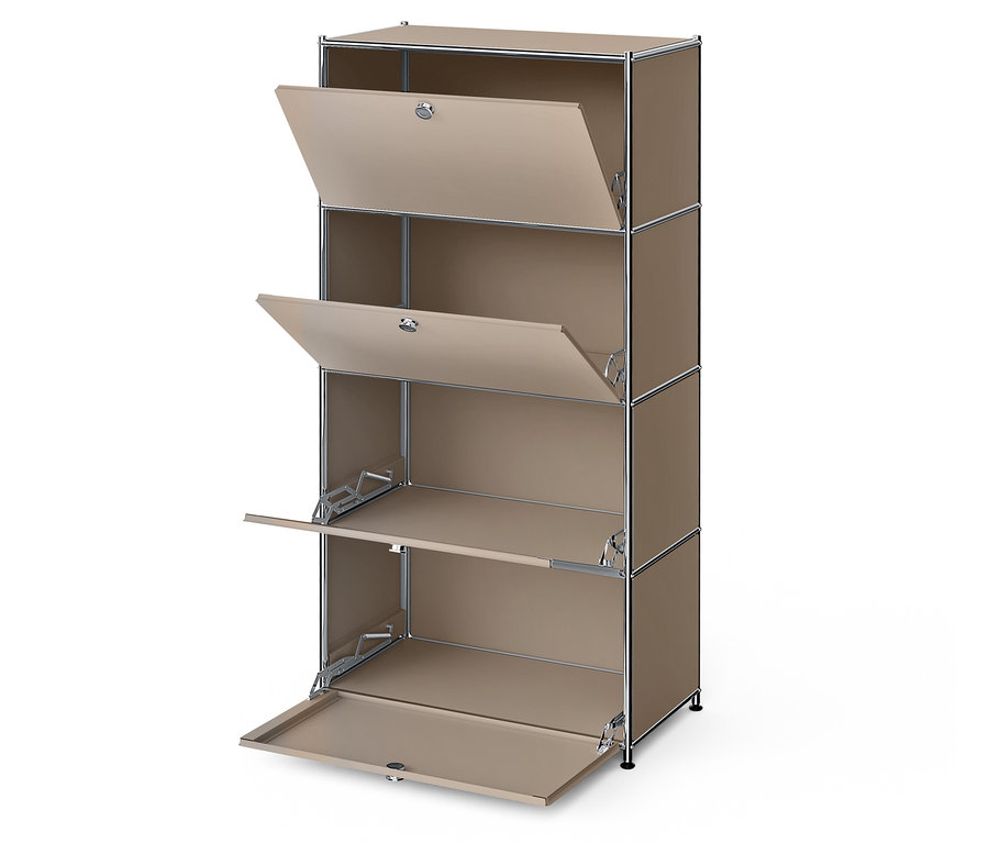 Armoire beige avec trois portes rabattables et deux étagères ouvertes.