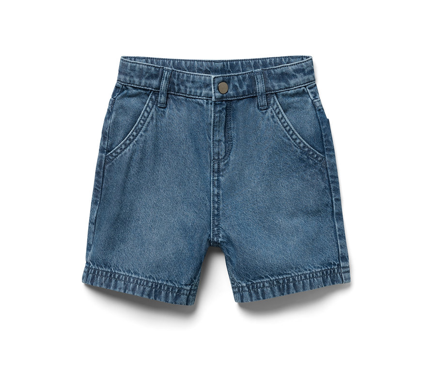 Short en jean bleu pour enfant.
