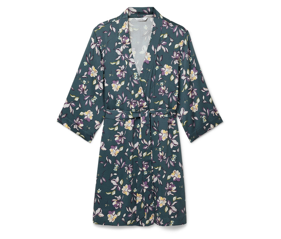 Une robe de chambre verte avec un motif floral et une ceinture.