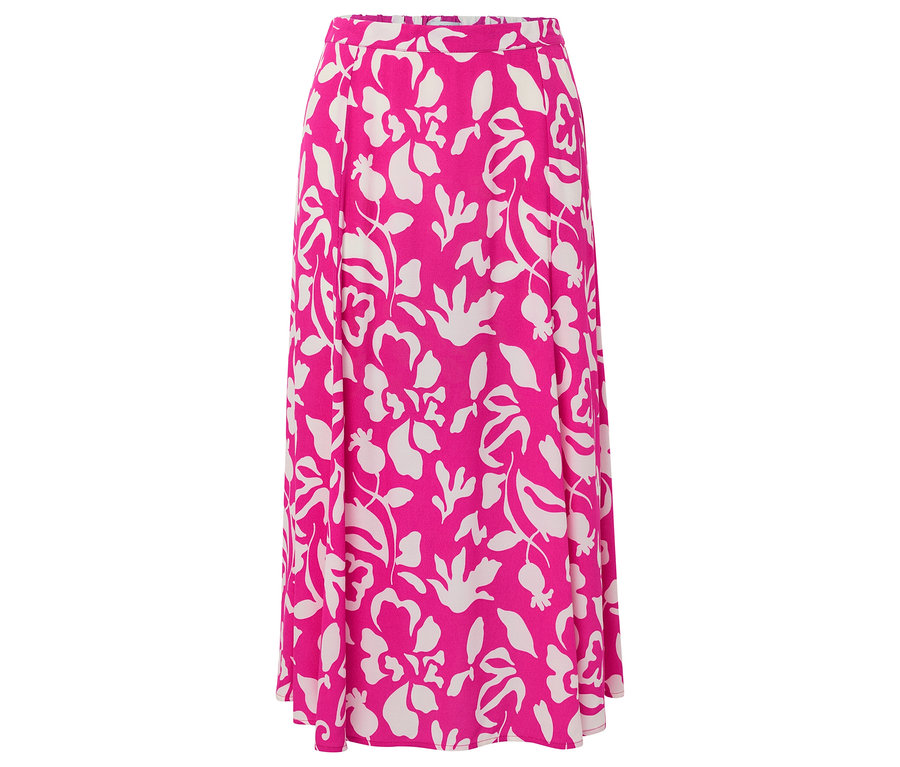 Une jupe rose avec un motif floral blanc.