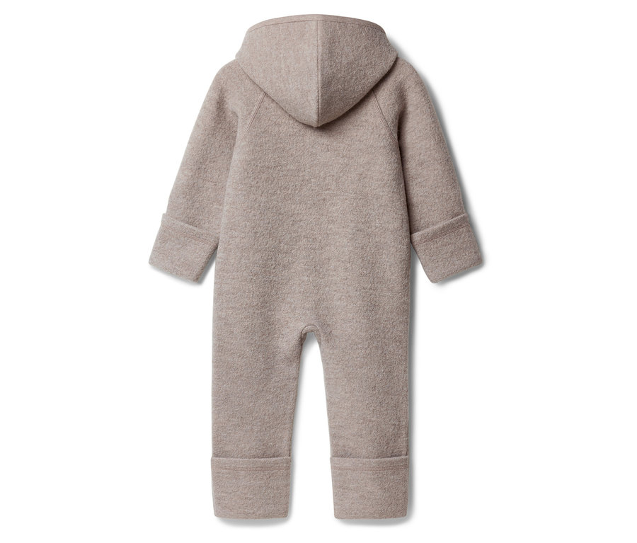 Vue arrière d'une combinaison beige pour bébé avec capuche, manches longues et poignets retroussés.