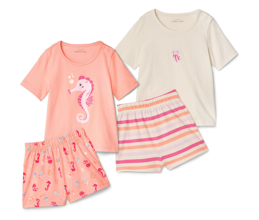 Deux pyjamas shorty pour enfant, hippocampe, posés avec un shorty corail, un shorty rayé et des hauts assortis.