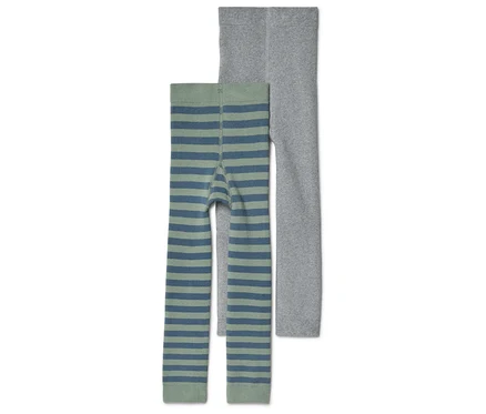 Deux leggings sont côte à côte, un gris et un rayé vert et bleu.