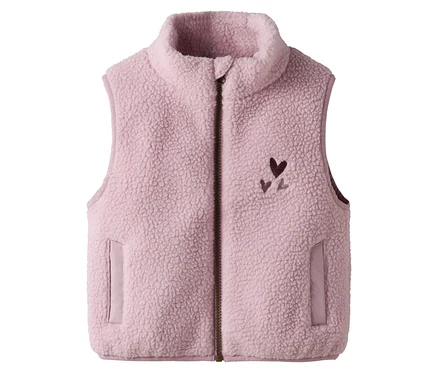 Gilet teddy rose NAME IT avec fermeture éclair et deux petits cœurs.