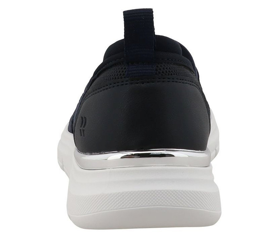 Chaussons Romika bleus vus de derrière, avec une tige bleu foncé, une semelle blanche et un accent argenté.